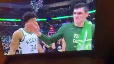 Wanna see a magic trick?