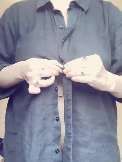 I hope big tits and shaved pussies are welcome here