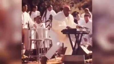 I tried improving the sound quality of this old Sunday Service clip.