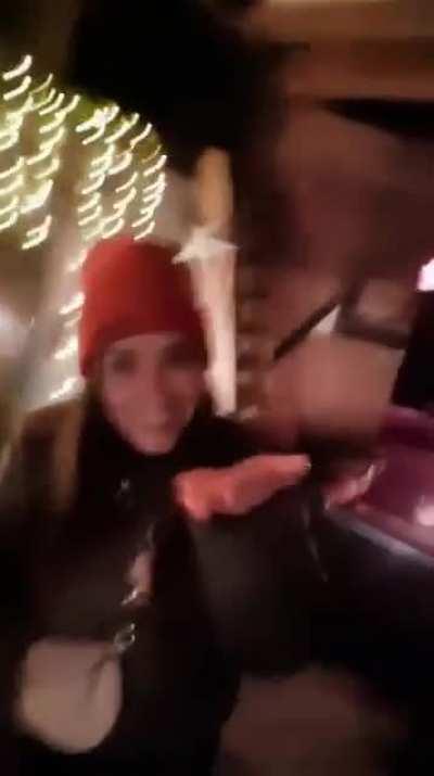 Bule ini meresahkan!!1!!1!1!