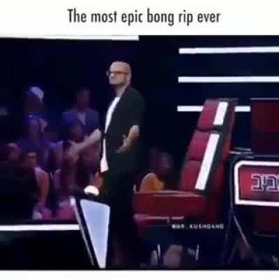 World record bong hit.. 😱😂