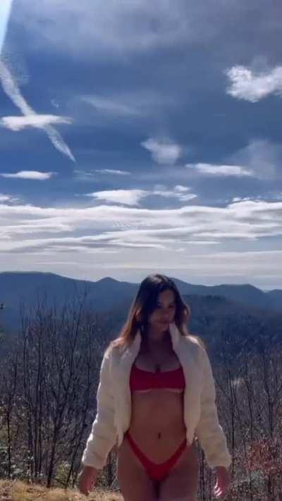 Just out in the wild😇