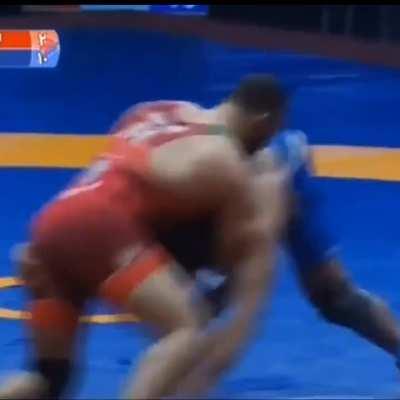 Heavyweight matchup in Iranian wrestling league.  Petriashvili vs Zare