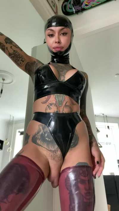 If you're a guy with a tranny kink, comment a heart under ;)