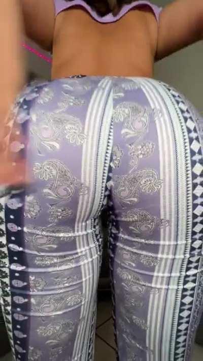 Flare pants are the best twerk pants, do you agree?