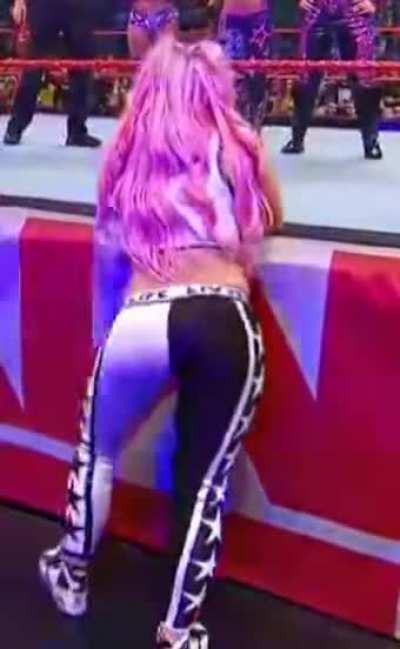 Liv Morgan ass