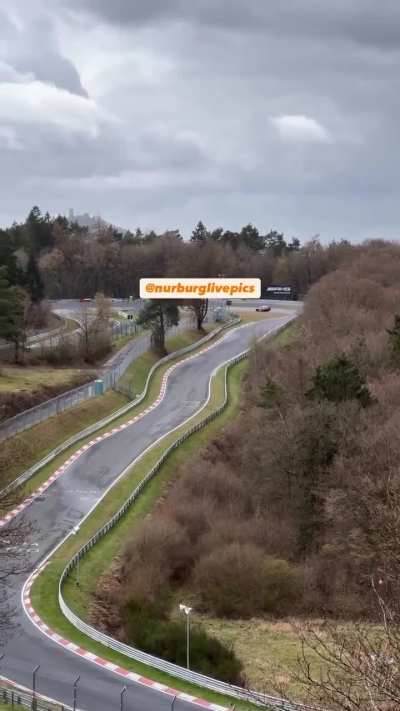 Turn up the volume of the V8 Merc Evo GT3 in Nordschleife.