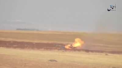 Tank comander jumps out just seconds before the tank cooks off