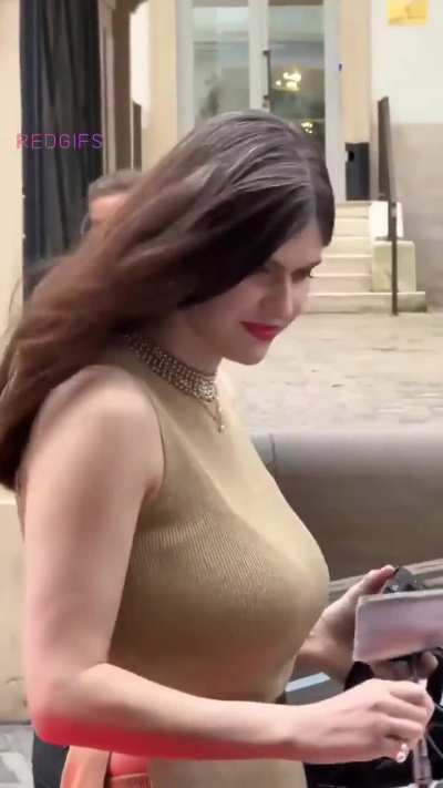 Alexandra Daddario’s growing tits
