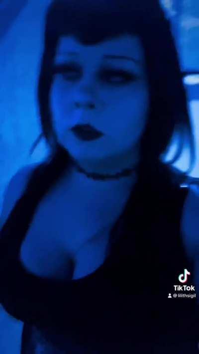 Goth Gf anyone? 🖤