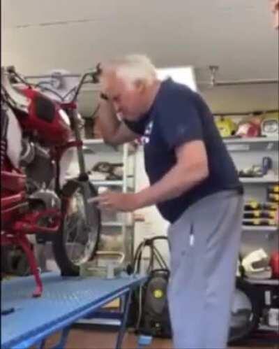 Внук-говнюк..