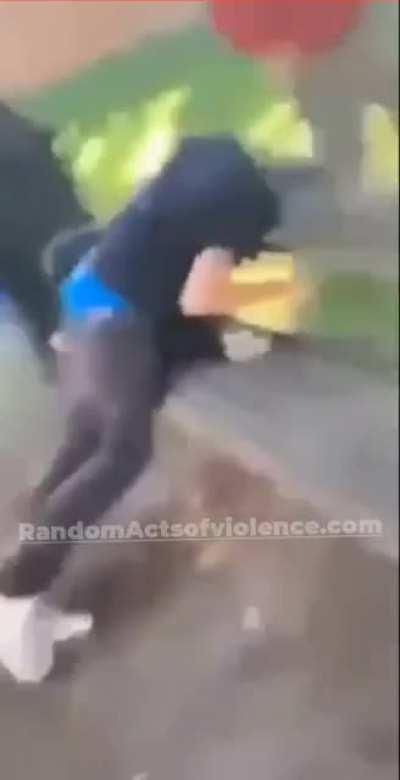 PUSSY MOVE - GUY GETS KNOCKED OUT WITH SUCKER PUNCH BY GUYS HE PROBABLY THOUGHT WERE HIS FRIENDS!