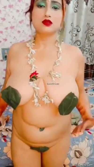 Sexy Indian Aunty 🐤