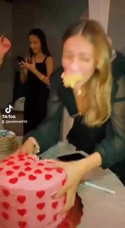 Yeet the cake