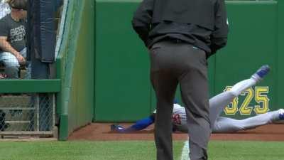 [Highlight] [Highlight] Trayce Thompson with an outstanding sliding catch, going headfirst into the foul wall, to rob a double