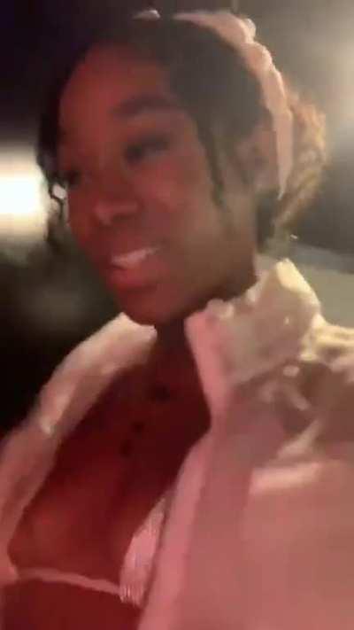 Ch3rok33badd she got a old ass vid on her pag3. And she charging a 100$ per vid 😂🤦‍♂️🤷🏽‍♂️