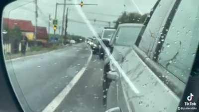 Traim intr-o societate