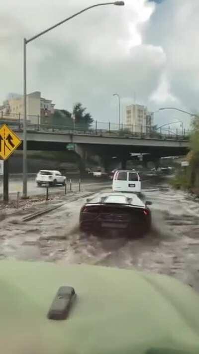 Lamborghini Huracan gets a sudden weight reduction.