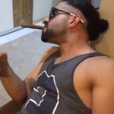 😭😭😭 Arkadaşlar ön sokaklardaki necminin ölme sahnesi sizce de çok duygusal değil mi😭😭😭