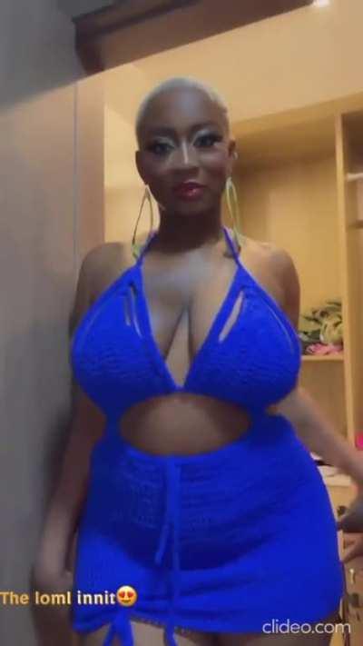 blue is the color 💙🍑