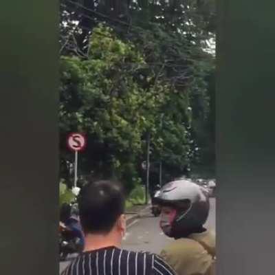 Passenger sacrifice his seat for the victim of hit & run