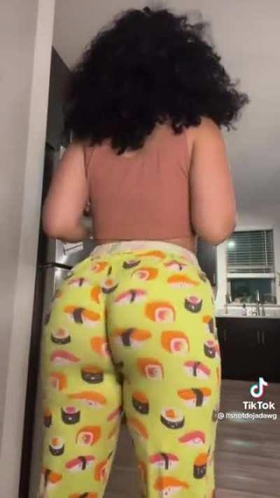 Soft & Jiggly No.572 😍🍑