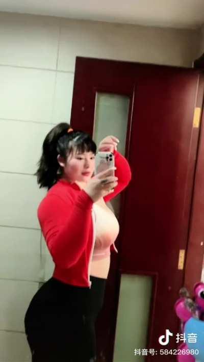 Thick Asian girl steps on the scale to prove that she weighs more than 100 kg/220 lb.