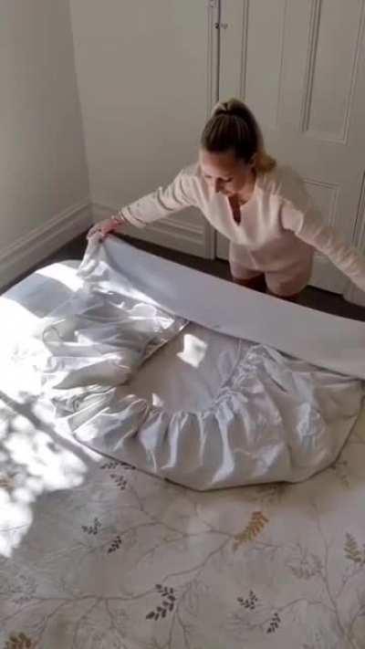 How to fold a fitted sheet.
