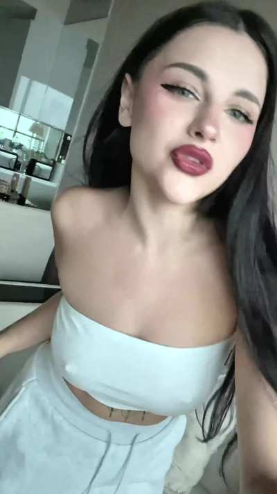 That little guy throbs like it stands even a ghost of a chance with me.