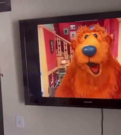 Big bear loves 🌿💨🚬