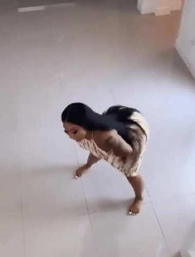 Ari twerk