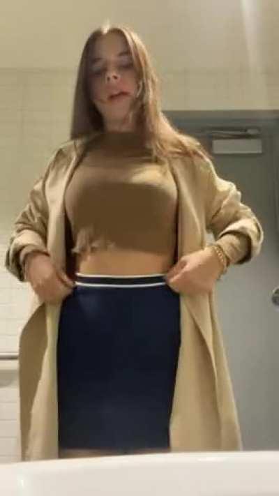 Do you like your 18 years old girl in that outfit.... I am ready for our date