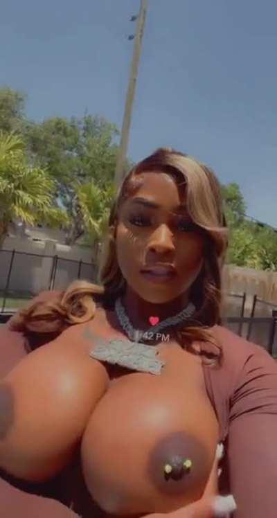 A good face, good lips, and a pair of big jugs