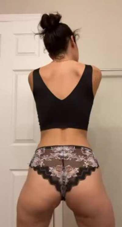 1st time twerking.. am I doing it right? 🥺