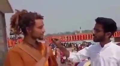 Just take a look at this and compare it with the clowns we have here. Ye bhai hain asli Sanatani