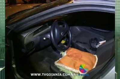 O mlk boto 160 num Palio com seis dentro