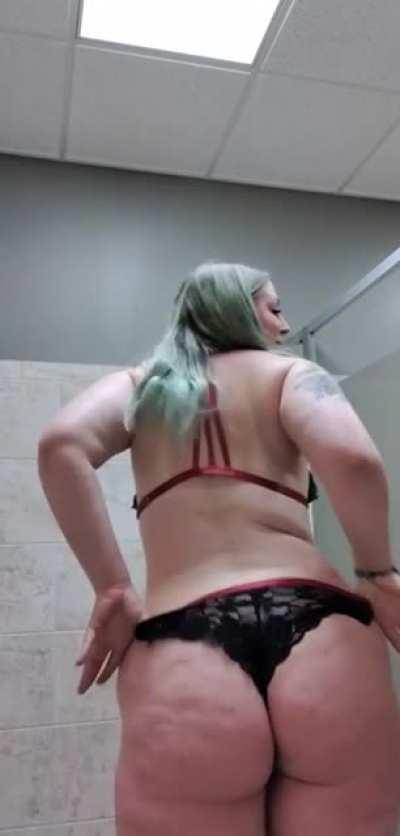 Just spreading in the bathroom for you 😇