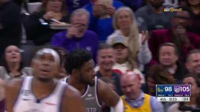 [Highlight] Chimezie Metu yams it on Anthony Lamb and stares him down afterwards