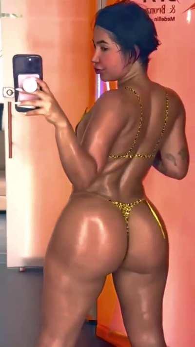 Anna (@annabgomodel)