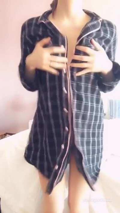 Let me reveal my tits for you all... ooh and the rest of my body as well! 😏😜 (OC)