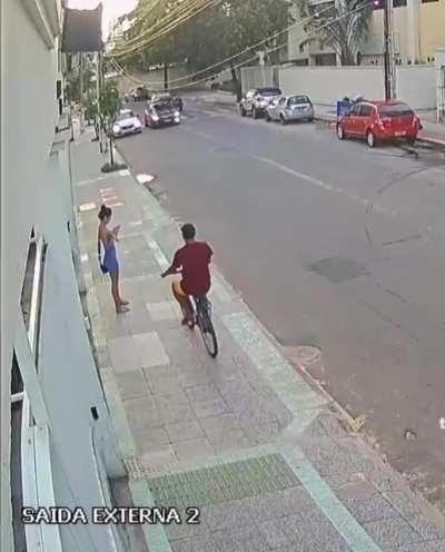 Karma strikes phone thief fast in Brazil