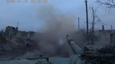 Russia's T90 tank in action