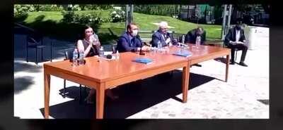 Mientras tanto en Neuquén la gente le grita 