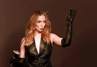 Jodie Comer Leather Gloves