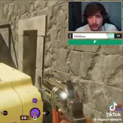 Aquilo que passou atrás é uma pessoa ou um vulto Sá porra