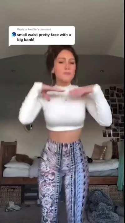 Gorgeous white girl 😍