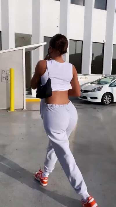 Kylie a goddess, forever has me weak