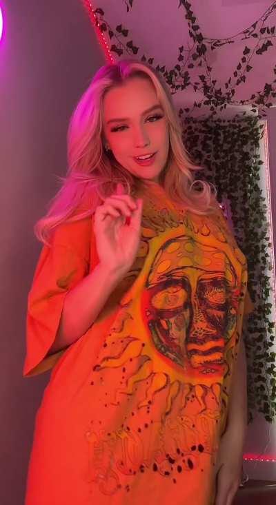 Slutty girl doing slutty things ;)