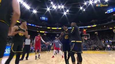 [Highlight] Draymond leads Wiggins to the east back door dunk