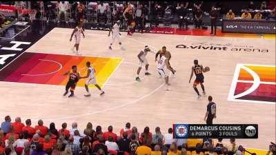 [Highlight] Ian Eagle: And that's 3 fouls in 4 minutes for Demarcus Cousins. And now he's going to have to boogie on the bench.